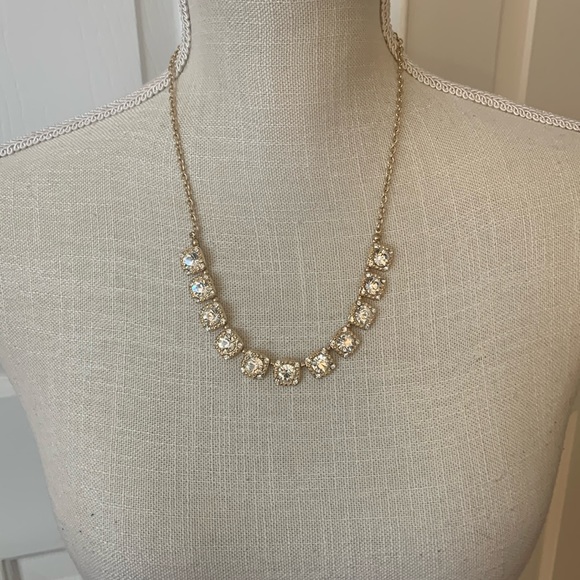 NWOT Beautiful Statement Necklace! Has 11 Rhinestones Surrounded in Gold Tone - Picture 9 of 17